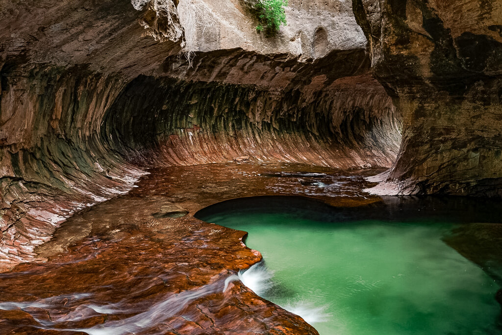 Narrow canyon, shaped in a tunnel