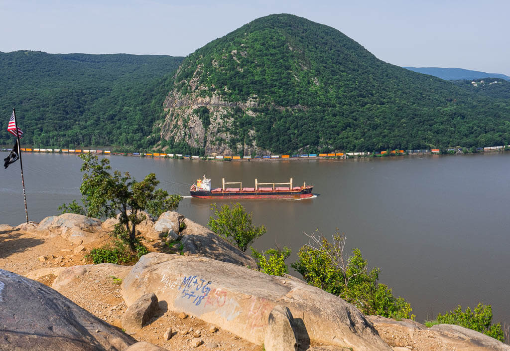 The famous flag at the first overlook