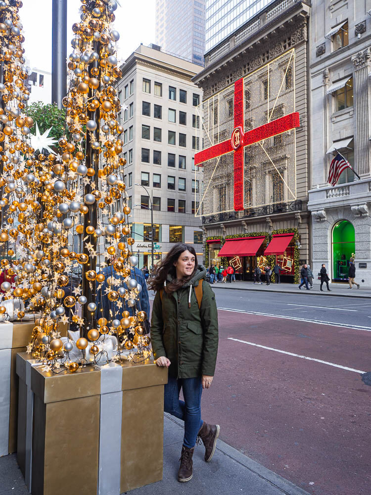 Dana standing on 5th Avenue, on of the luxury places in Manhattan