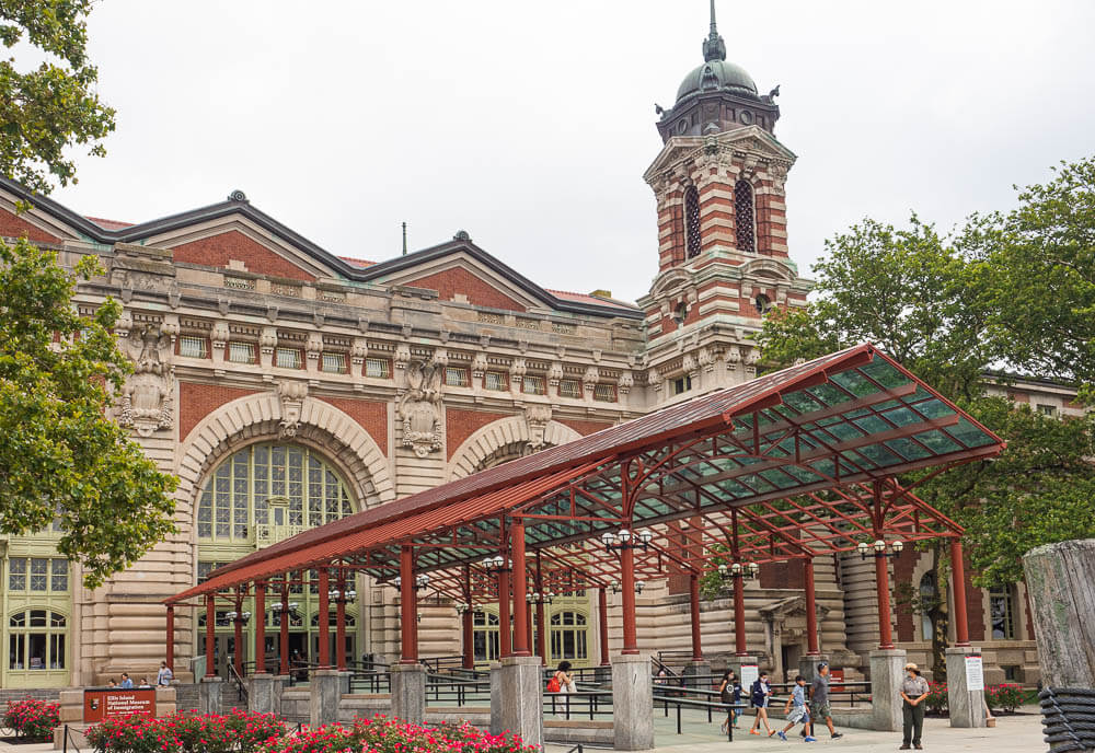 The building on Ellis Island where all the new immigrants arrived back in the days is a highlight on your 4 day New York itinerary