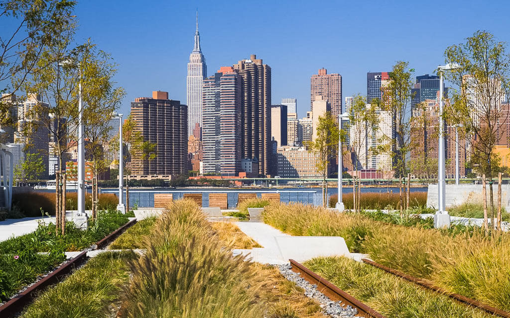 Views of NYC from the Grantry Plaza State Park