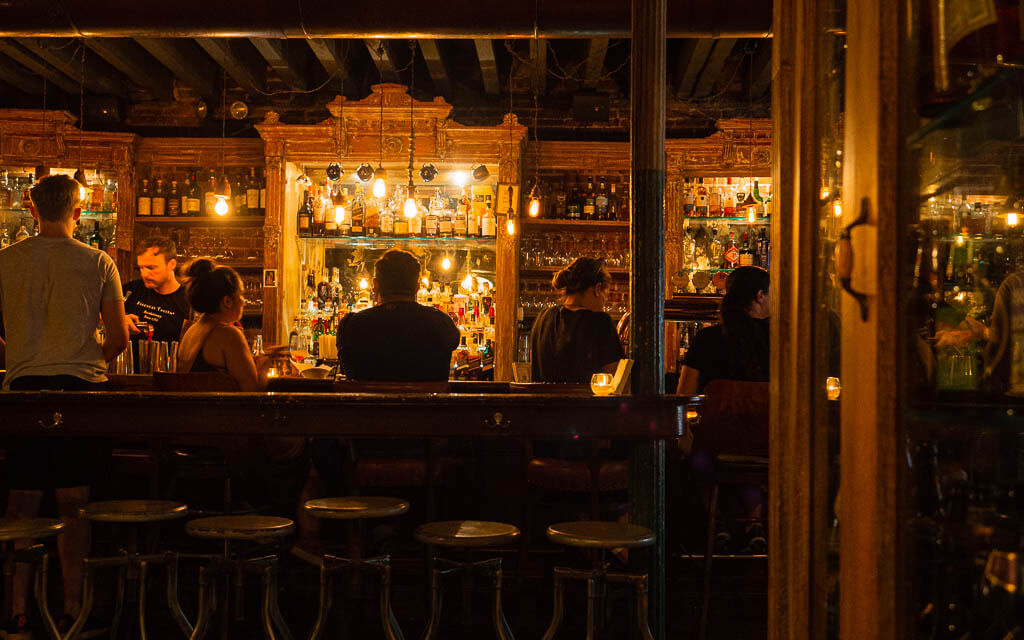 Dimmed lights in the Fraunces Tavern during night time in New York