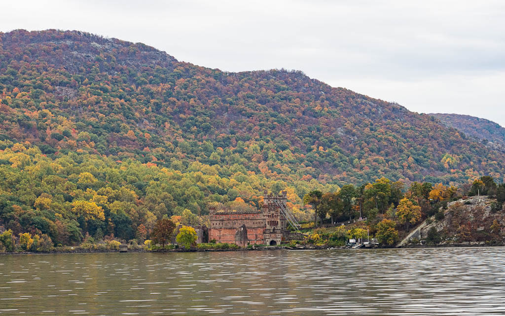 Mountains along the Hudson River behind Bannerman Castle